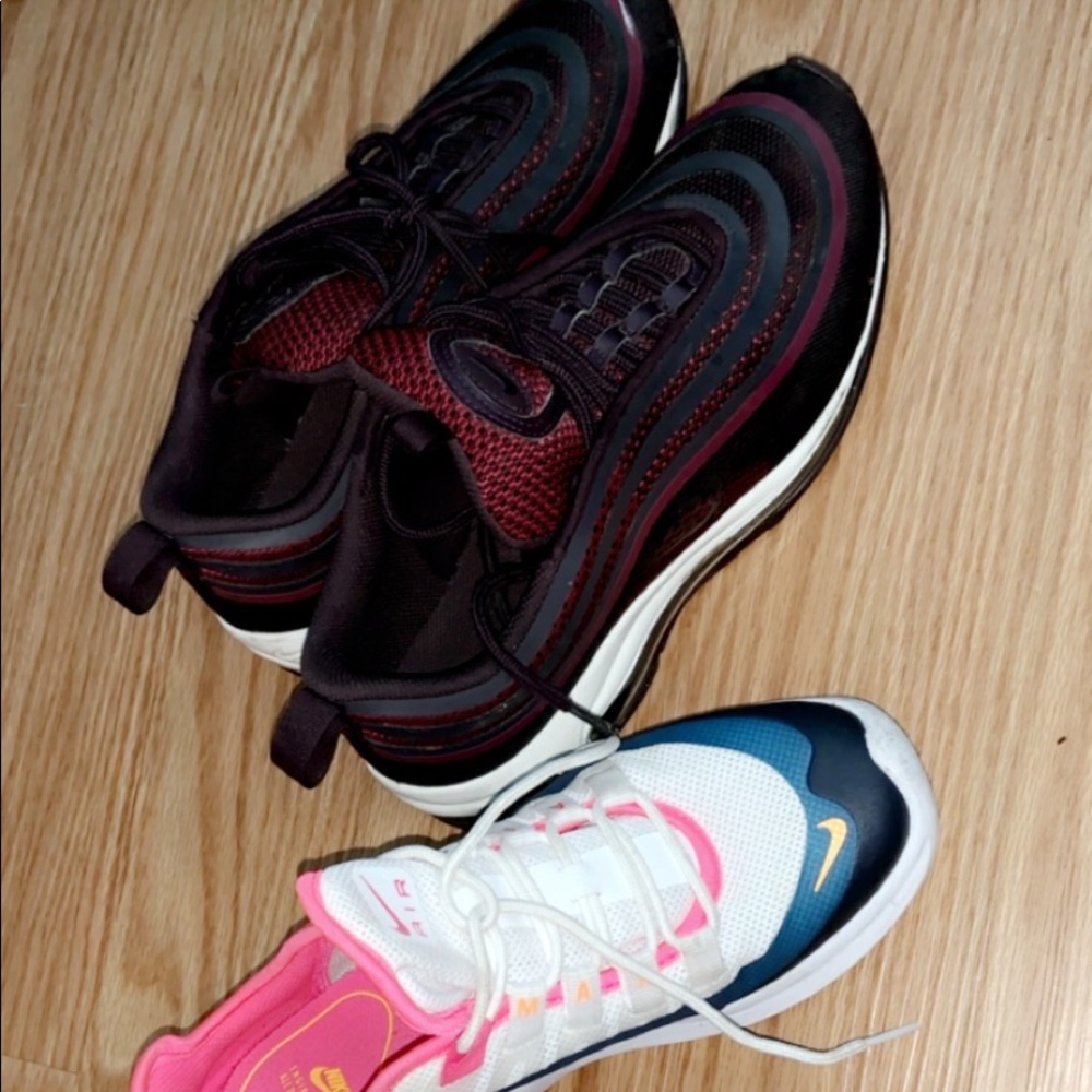 Nike’s shoes size 7y